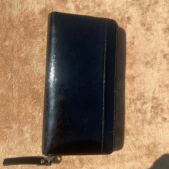 Kate Spade Zip Around Black Patent Wallet - Picture 2 of 4